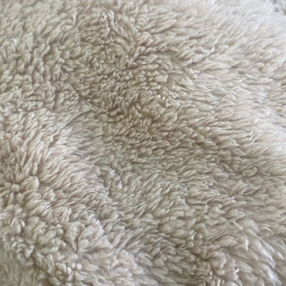 NWT fuzzy super soft Sherpa teddy hoodie. Lt tan with elastic cuff & waist - Picture 4 of 7